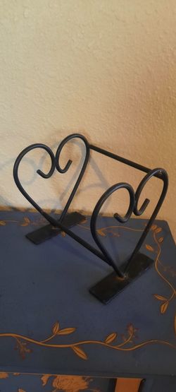 Heart Shaped Iron Book Holder Shelf Stand 7 Inches Wide