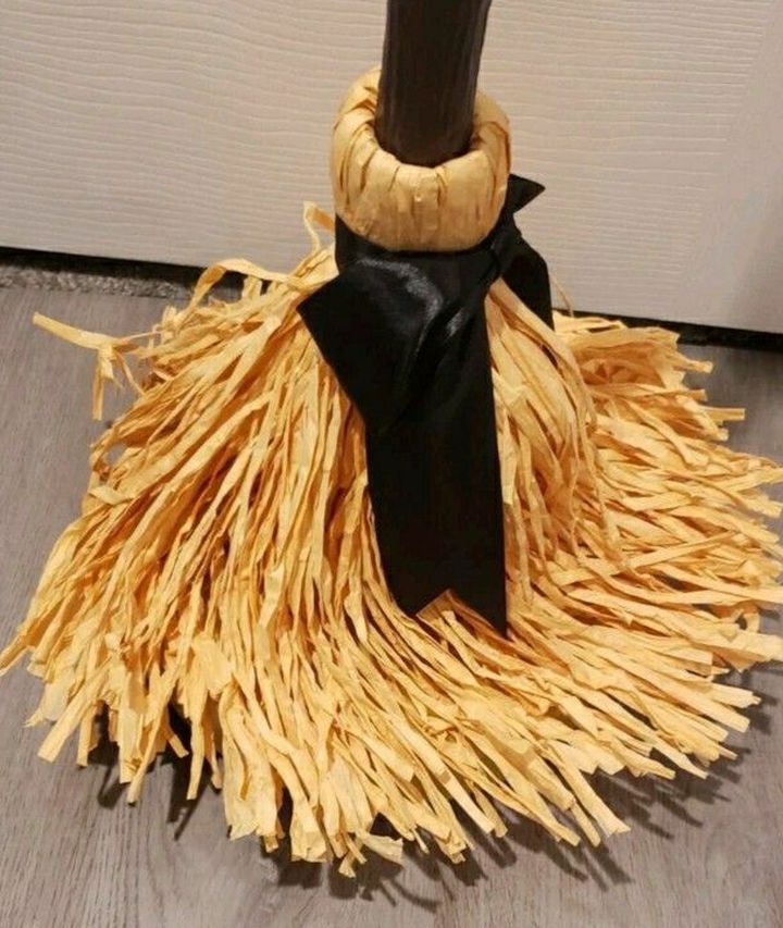 Halloween Enchanted Broom Spins And Sounds