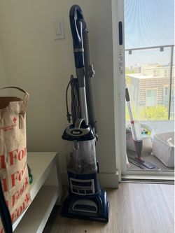Vacuum cleaner shark