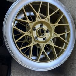 19x9.5 +40, 5x112 DISCONTINUED MOMO Ferrara RF Gold-Colour Wheels