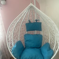 Swinging egg Chair 