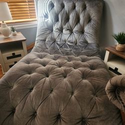 Gray Tufted Velvet Chaise Lounge