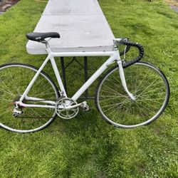 CANNONDALE ROAD BIKE/BICYCLE