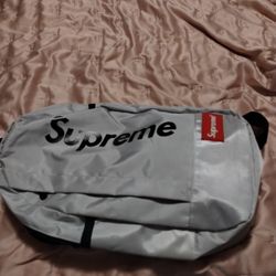 Supreme Bag Only Used 1 Time And Would Like To Meet Somewhere 