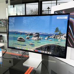 Apple Studio Display Standard Glass! Like new few month old! Still covered under AppleCare!