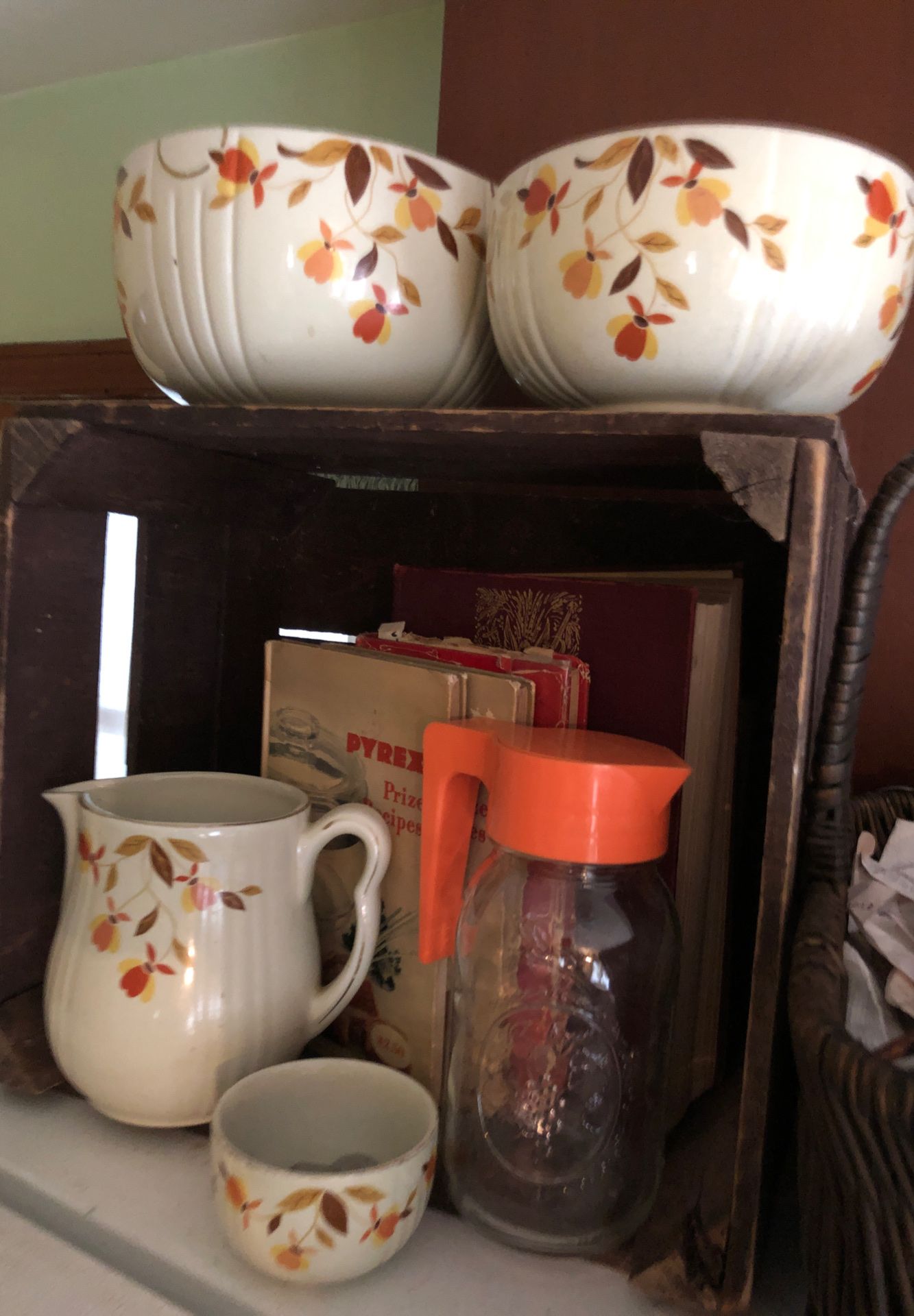 Antique Halls bowls, Pyrex cook book,& antique cook book