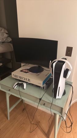 PS5/ 3 controllers/ monitor