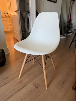 White mid century modern accent chair