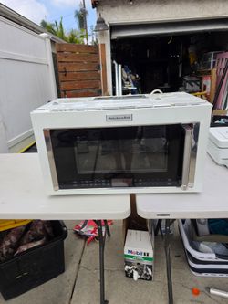 Microwave and convection oven