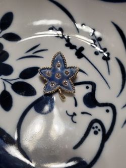 Vintage Blue Enamel Ivy Leaf Collectable Clear Rhinestone Gold Tone Pin