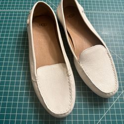 Ivory colored Ugg Flats - Unworn