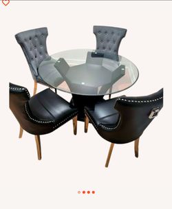 Raymour & Flanigan Venice 5-Piece Glass Dining Set – Excellent Condition