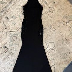 Brand: Windsor 
Long black dress 
Backless and Lace 
Large 

