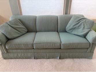 Couch - Great Condition - Highly motivated to move