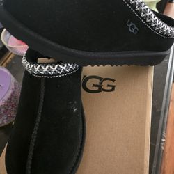 Uggs Size 4