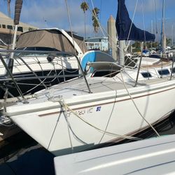30 ‘ Catalina Sailboat 