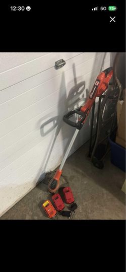 Black & Decker 18V Grass Hog string trimmer with 3 rechargeable batteries & charger