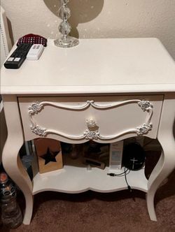 Full Size Girl Bed & Stand Night