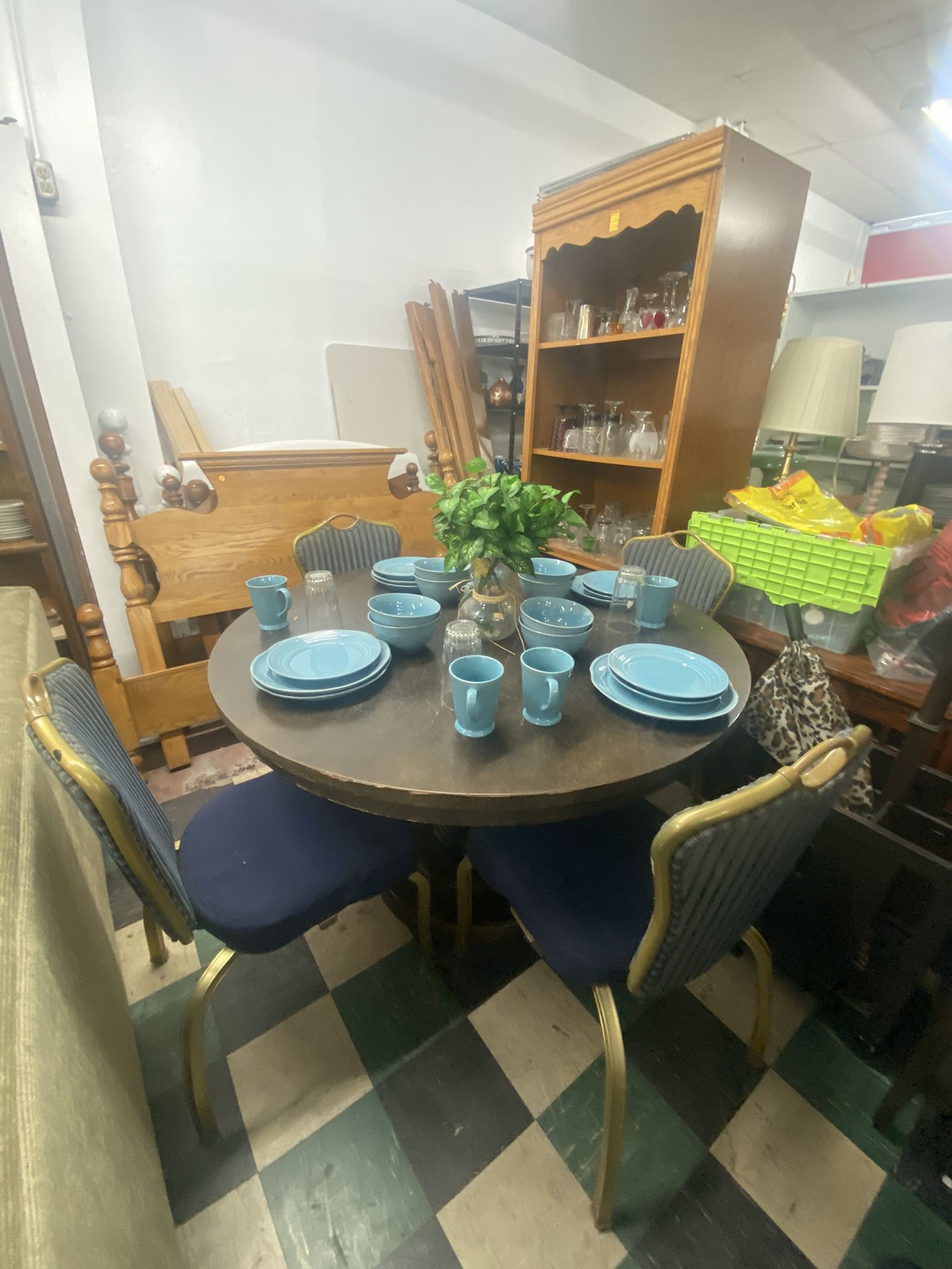 4 Antique Dining Chairs With Table