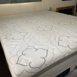 Cal King Mattress with sheets