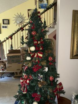 Artificial Christmas Tree 7 Feet / Árbol Artificial