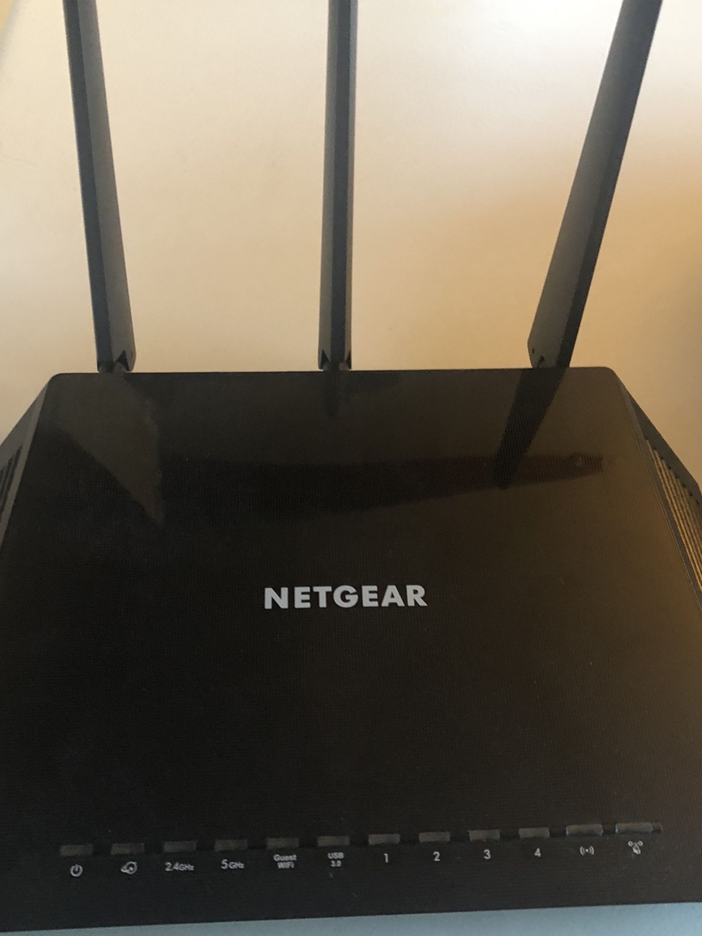 NETGEAR Nighthawk Smart Wi-Fi Router, R6700 - AC1750