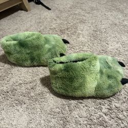 Boys L 4/5 Monster House Shoes Slippers