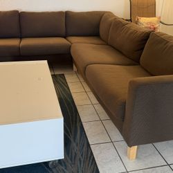 One Set Of Sofa And A Table In Good Condition