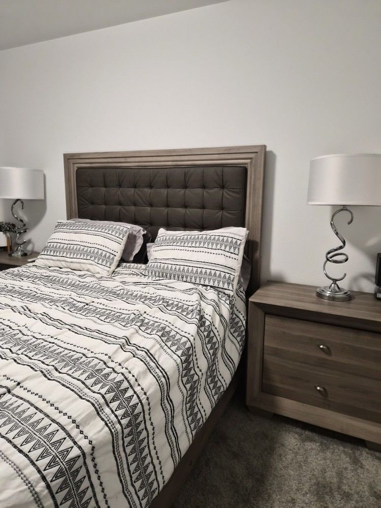 Ashley Furniture Bedroom Set - Queen Bed Frame, Headboard, Mattress, Box Spring, and Two Nightstands, Plus large mirror