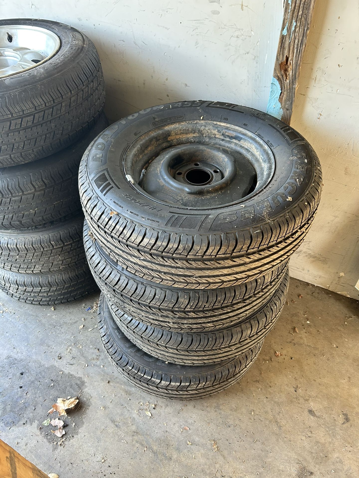 Tires  215/70r15