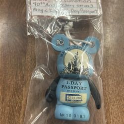 Disney Vinylmation 40th anniversary series 3 magic kingdom 1 day passport 