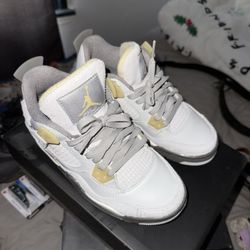 Jordan 4s
