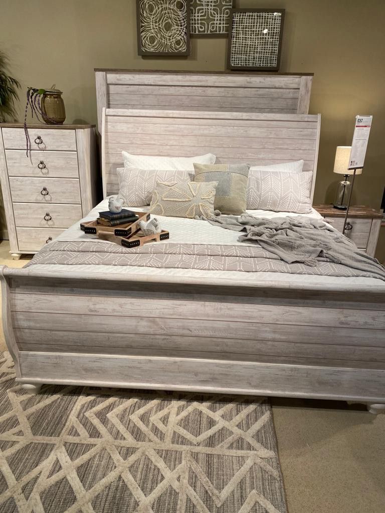 Willowton Whitewash King Panel Bed, Dresser, Mirror, And Nightstand
Ashley Furniture$20 Down Payment and delivery available 