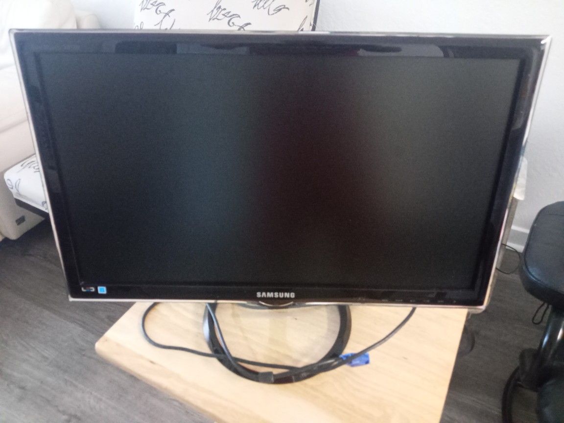 Samsung 550 Series 23" LED Computer Monitor
Like New