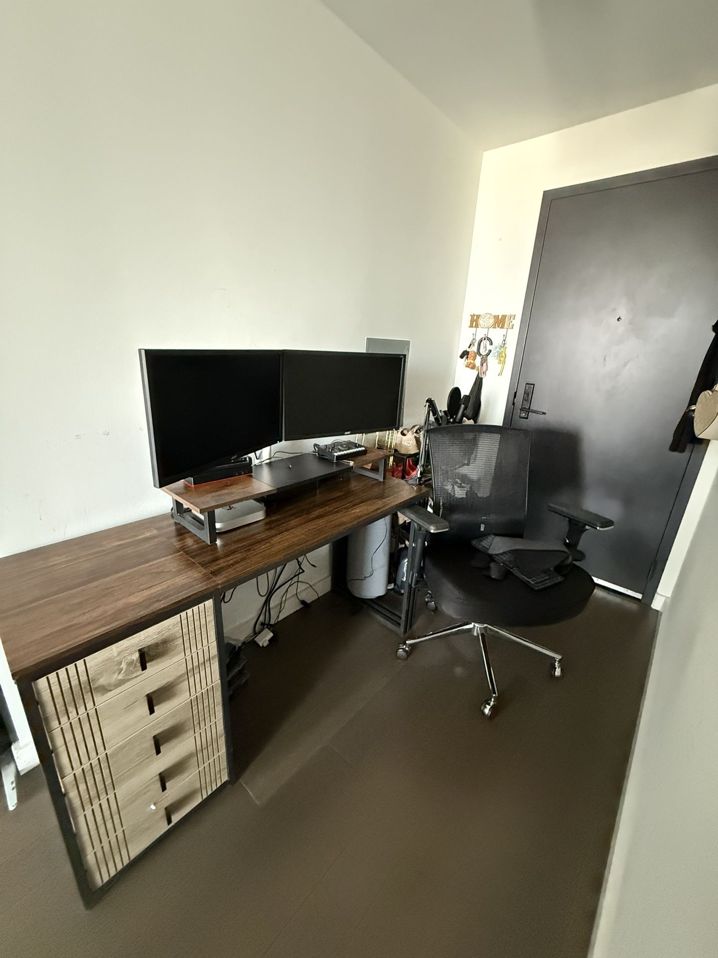 Desk With Chair
