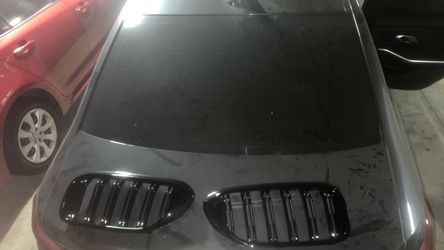 BMW gloss black replacement front kidney grille for a BMW 5 Series (G30 generation)