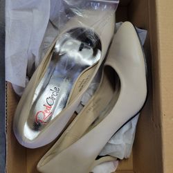 Red Circle Size 7 Nude High Heels