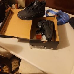 Jordan 4s. Size 5.5 All Blk 