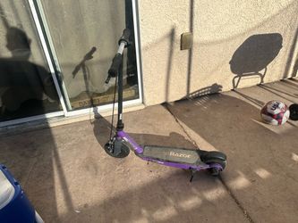 Razor E100 Electric Scooter – Untested, No Charger