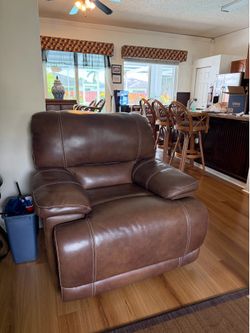 Leather Sofas and reclining chairs