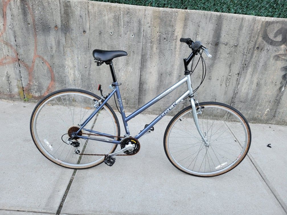 Trek 700 Multitrack 21 speed road bike
