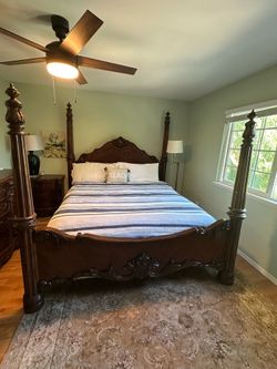 Gorgeous King Size 4 poster bed