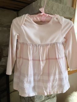 Lovely Burberry dress Size 24 m. Very gentle use 🌸🍼