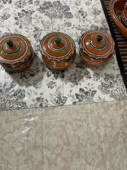 Small dishes excellent condition brand new pick up Raseda and vanowen