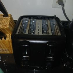 4 Slice Toaster Black