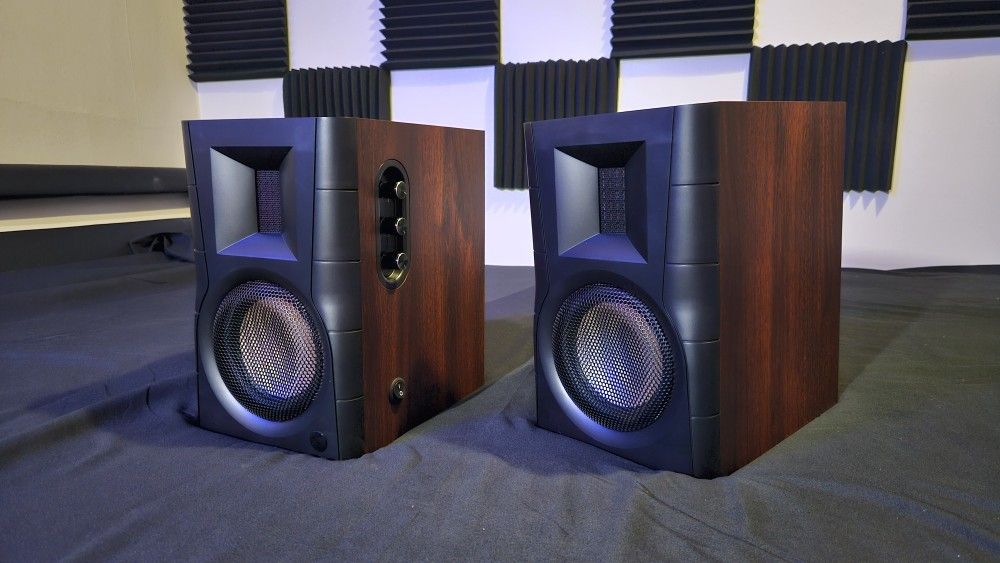 HiVi-Swans D200 Bluetooth/Powered Speaker