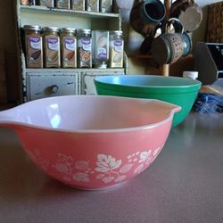 2 Vintage Pyrex Mixing Bowls 
