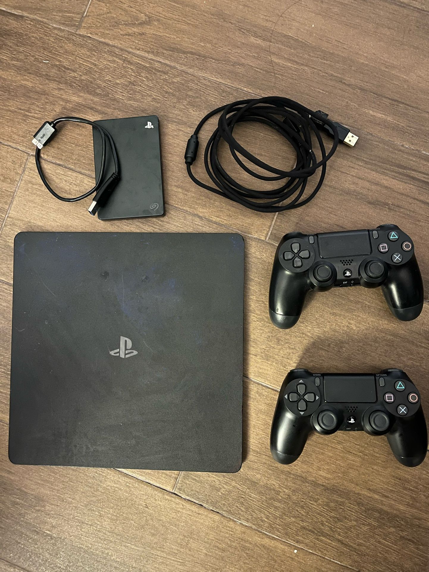 Ps4 +1TB Storage + 2 Controllers