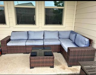 Outdoor sectional with cover