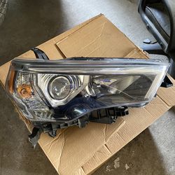 2016 Toyota 4 Runner Passenger Side Headlight